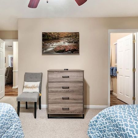 비둘기 포지 1 Mile To Pkwy, Pets, Hot Tub, Creekside, Porch 빌라 외부 사진