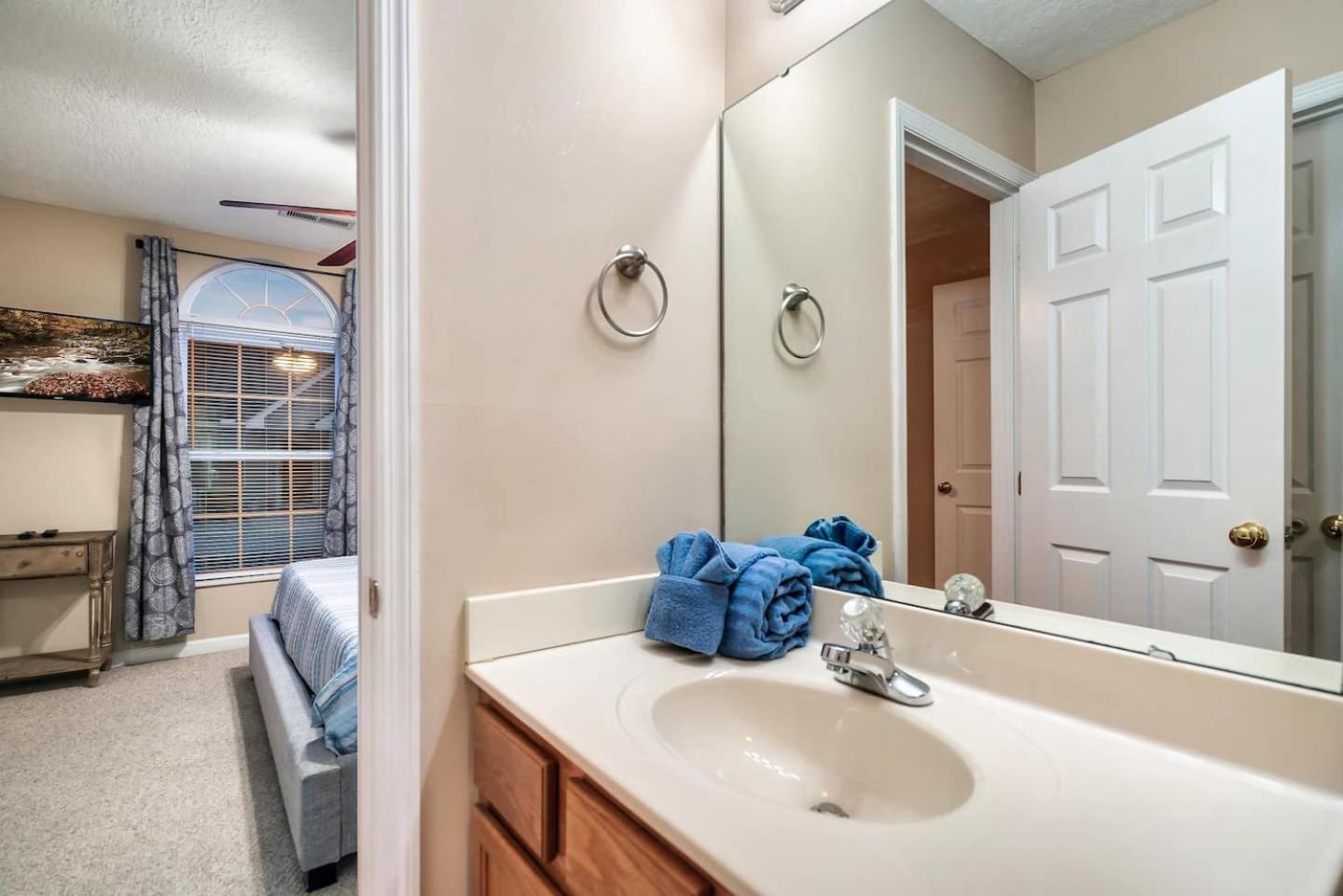 비둘기 포지 1 Mile To Pkwy, Pets, Hot Tub, Creekside, Porch 빌라 외부 사진