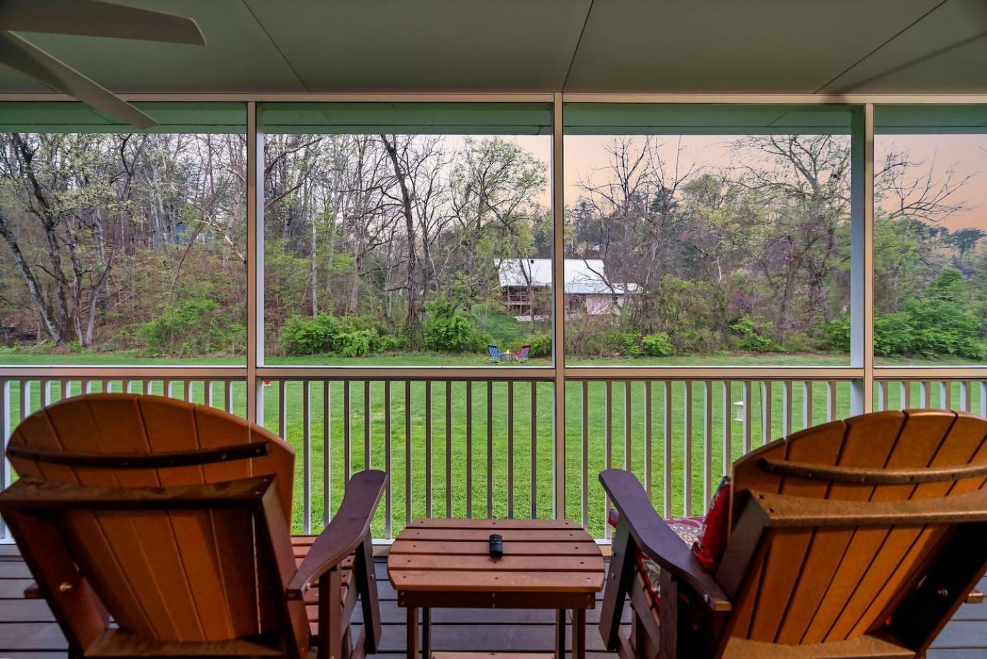 비둘기 포지 1 Mile To Pkwy, Pets, Hot Tub, Creekside, Porch 빌라 외부 사진