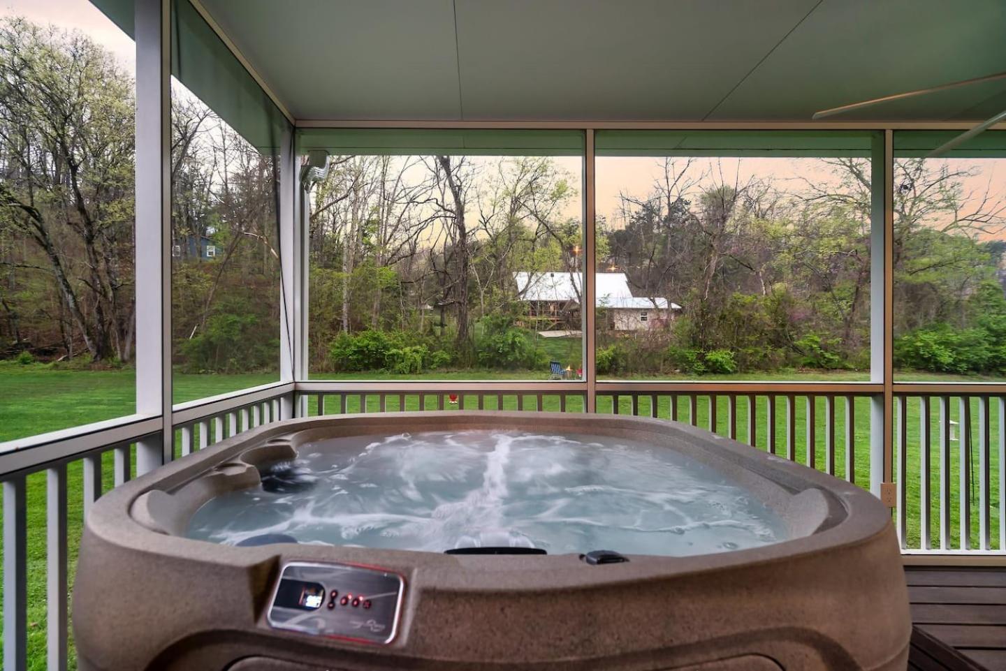 비둘기 포지 1 Mile To Pkwy, Pets, Hot Tub, Creekside, Porch 빌라 외부 사진
