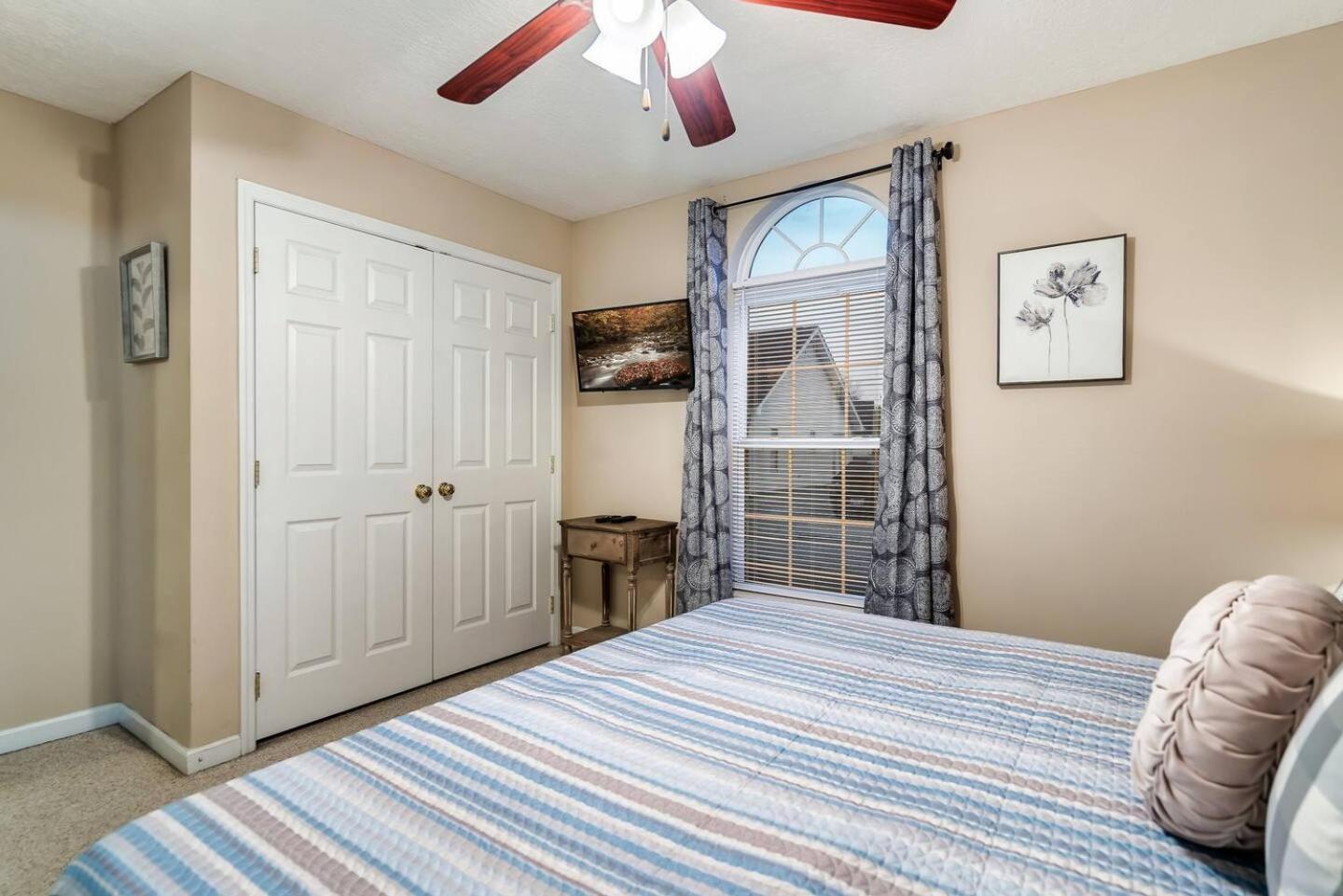 비둘기 포지 1 Mile To Pkwy, Pets, Hot Tub, Creekside, Porch 빌라 외부 사진