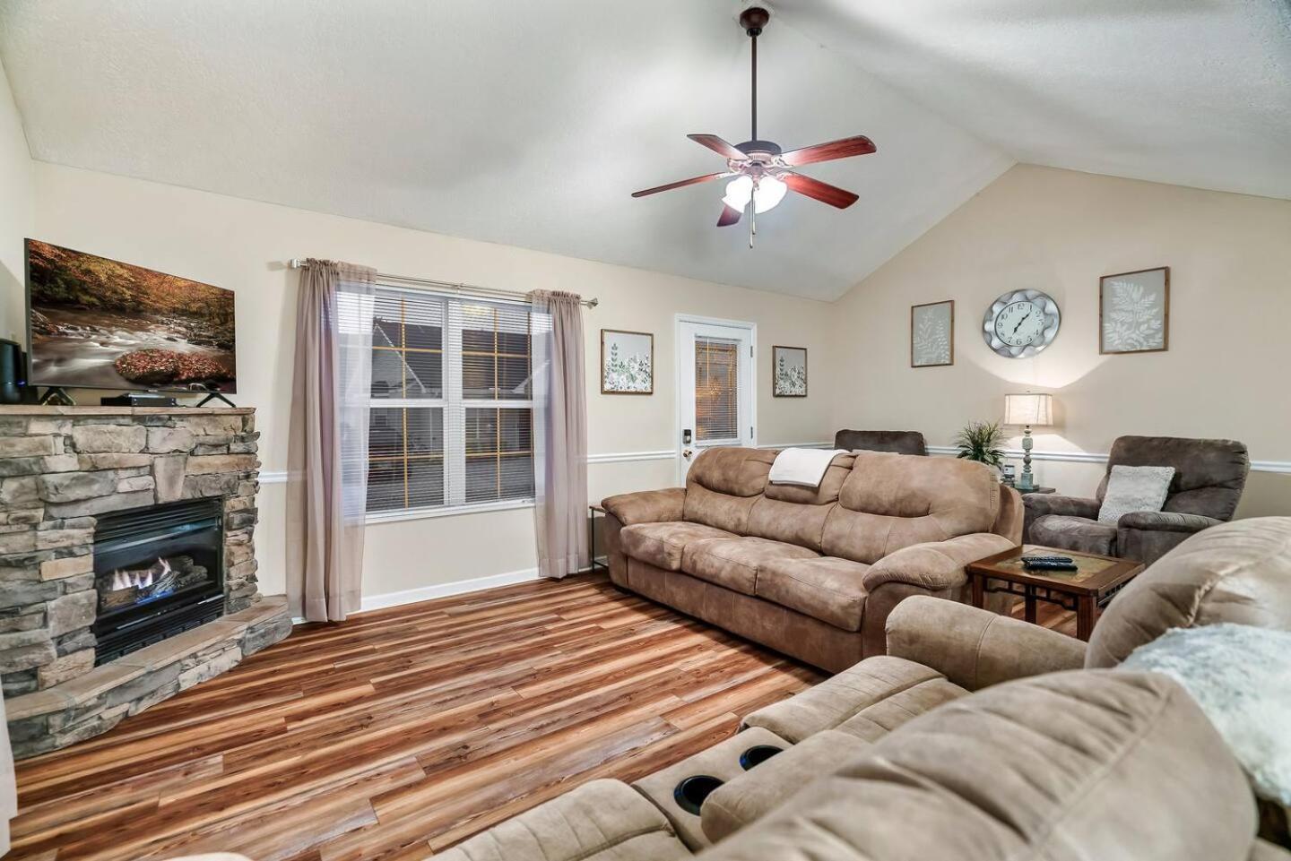 비둘기 포지 1 Mile To Pkwy, Pets, Hot Tub, Creekside, Porch 빌라 외부 사진